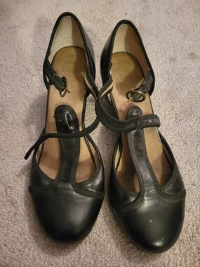 ♟️Pre-loved Size 8 Women's Black T-Strap Heels with Ankle Buckle